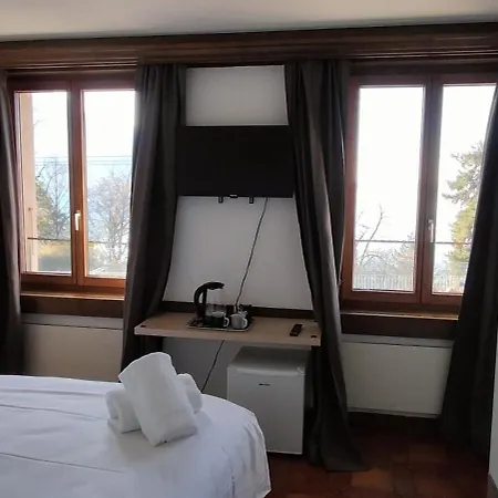 Castle View Aparthotel