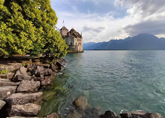 Castle View Aparthotel